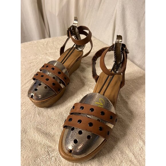 G.H. Bass & Co Leather Upper Ankle Strap Sandals Size 7.5M Brown & Metallic - Picture 1 of 12